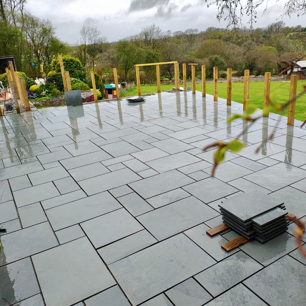 Brazilian Grey Slate 20mm Calibrated (Single Size Pack 600x600mm 18.9m²)