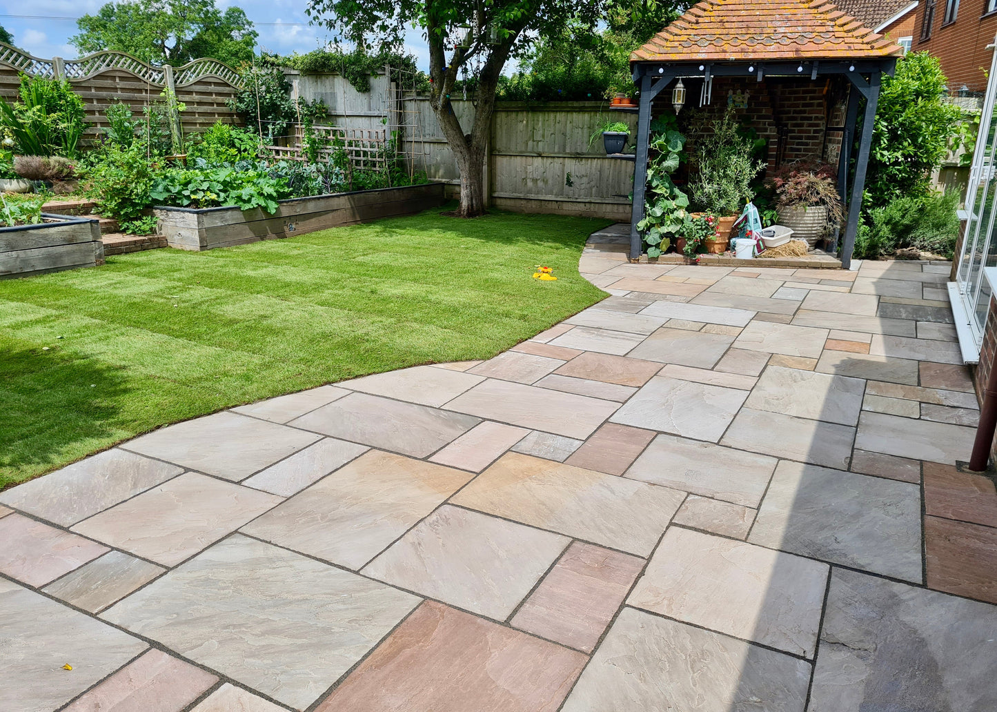 Autumn Brown Indian Sandstone Paving (900x600mm, 18.6m² Single Size Pack 22mm Calibrated)