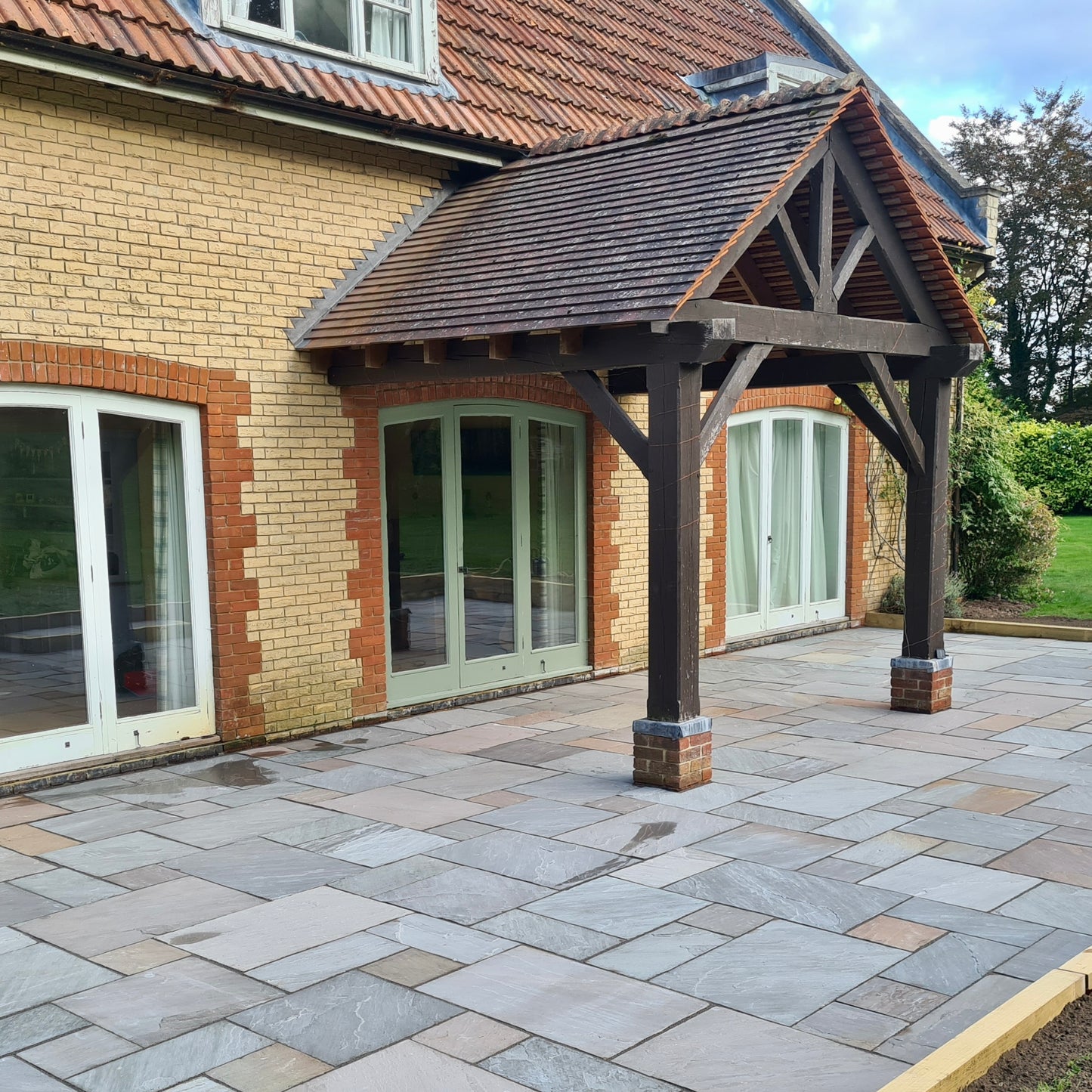 Autumn Brown Indian Sandstone Paving (Mixed Size Patio Pack 18mm Calibrated 22.3m²)