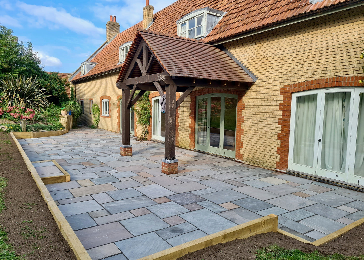 Autumn Brown Indian Sandstone Paving (Mixed Size Patio Pack 22mm Calibrated 19.1m²)