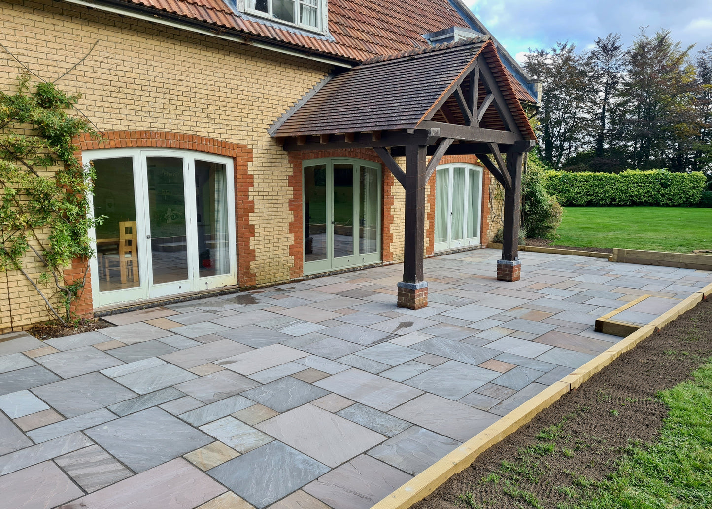 Autumn Brown Indian Sandstone Paving (Mixed Size Patio Pack 22mm Calibrated 19.1m²)