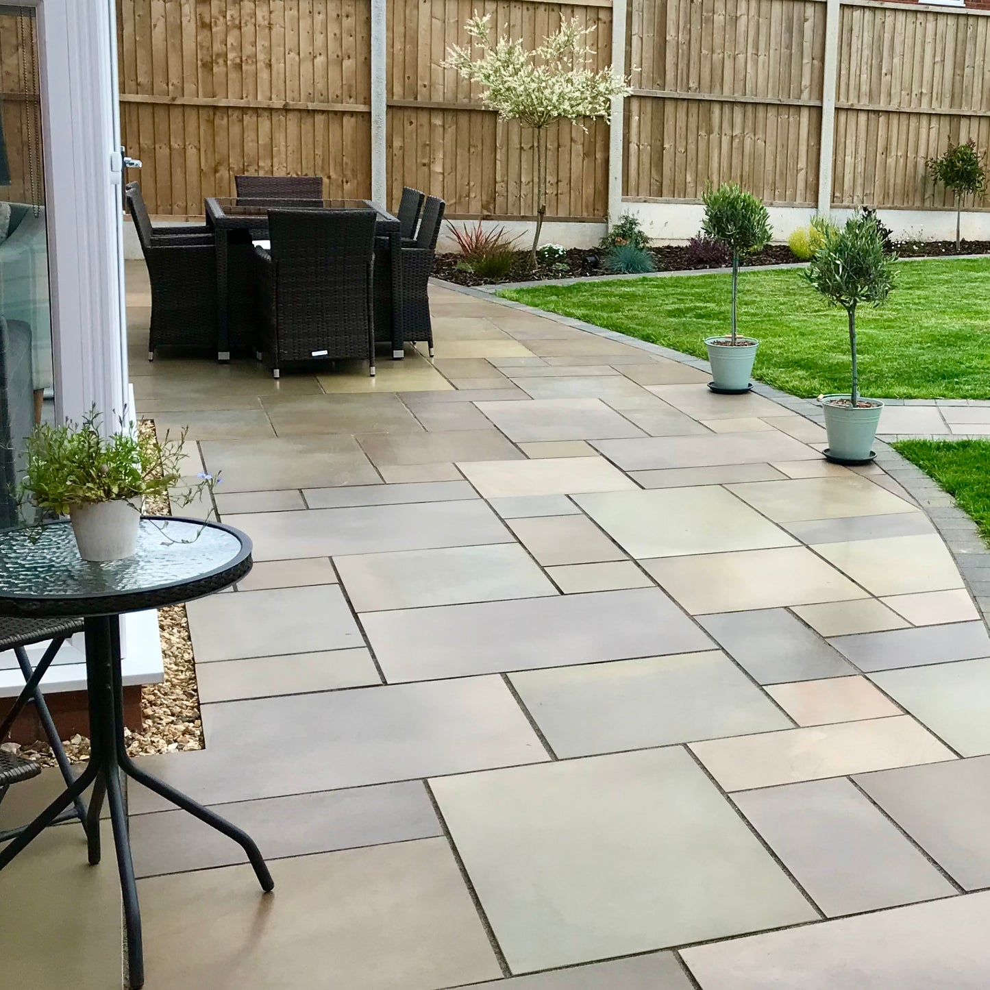 Sawn Raj Green Smooth Indian Sandstone Paving 22mm