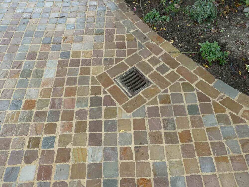 Raj Green Indian Sandstone Cobbles/Setts