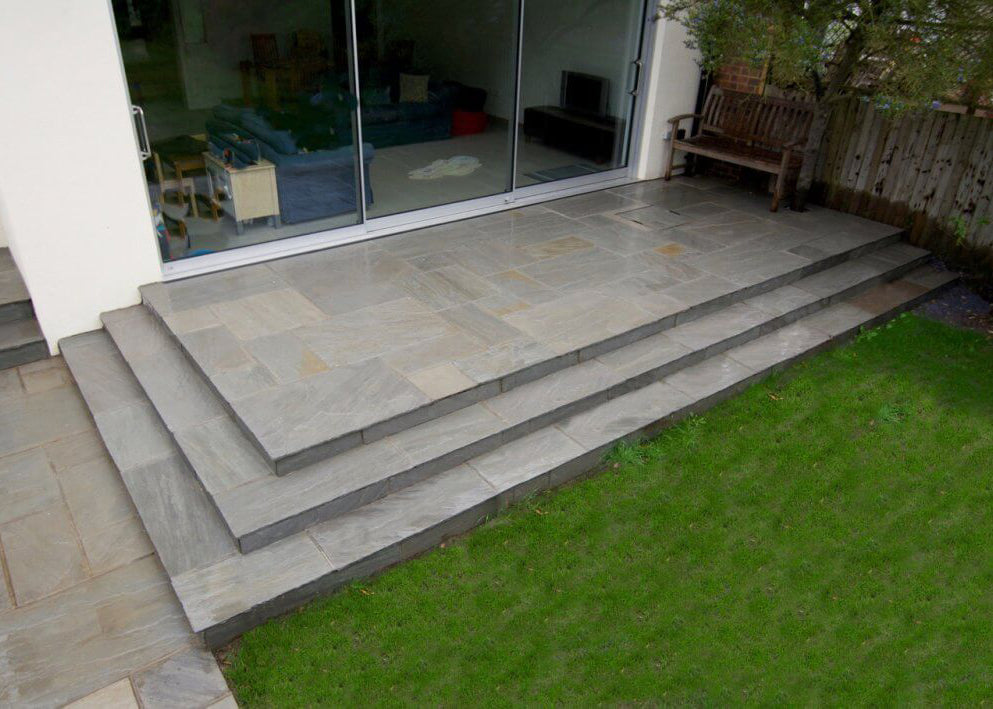Kandla Grey Indian Sandstone Paving (Mixed Size Patio Pack 18mm Calibrated 21.5m²)
