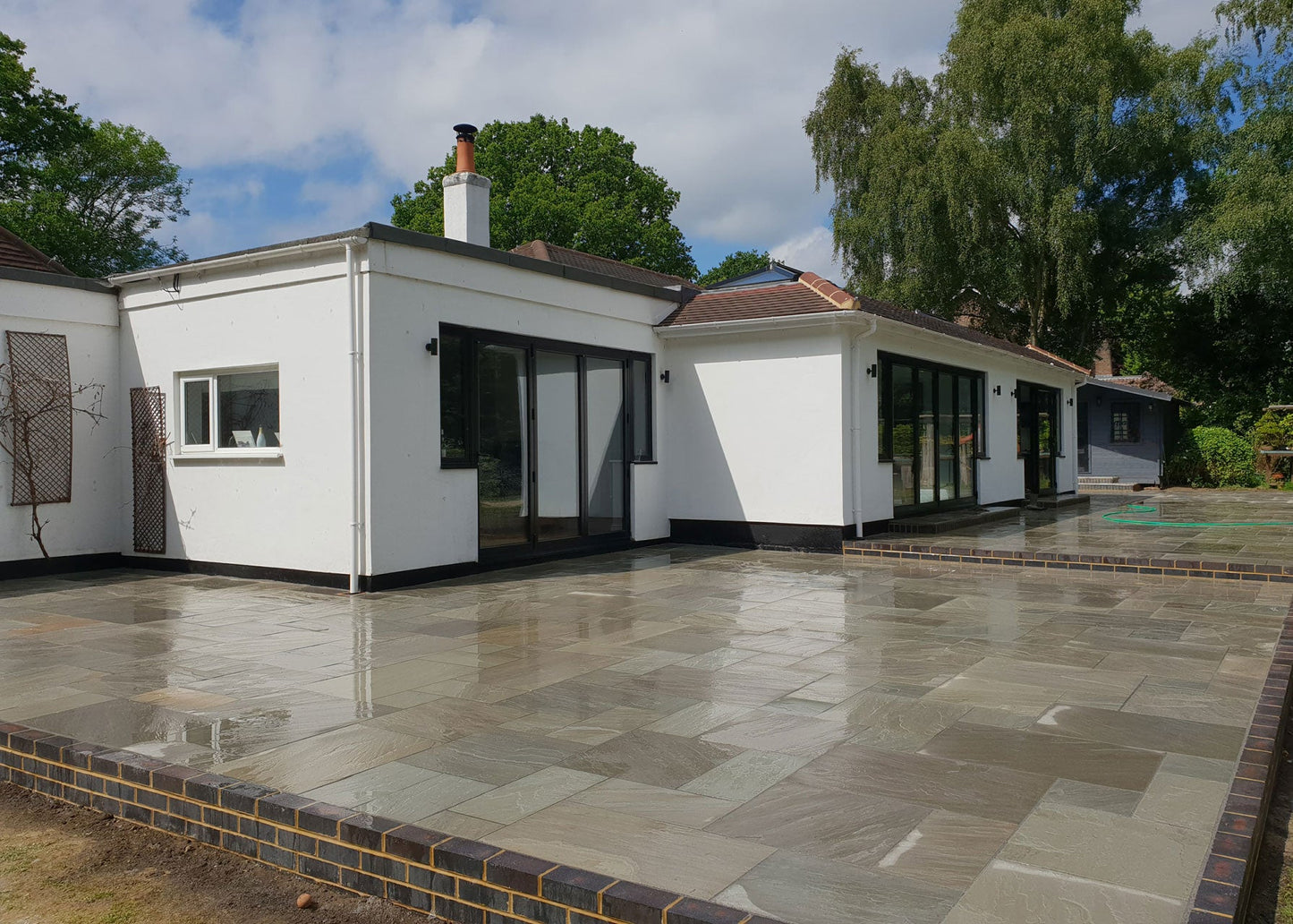 Kandla Grey Indian Sandstone Paving (Mixed Size Patio Pack 22mm Calibrated Sawn Edge 18.9m²)