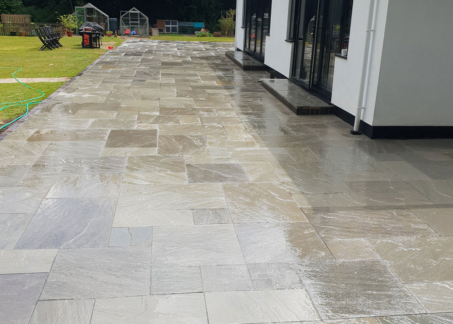 Kandla Grey Indian Sandstone Paving (900x600mm Pack 22mm Calibrated 18.6m²)