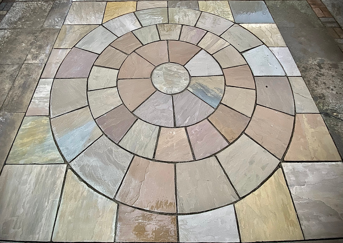 Raj Green Indian Sandstone Circles