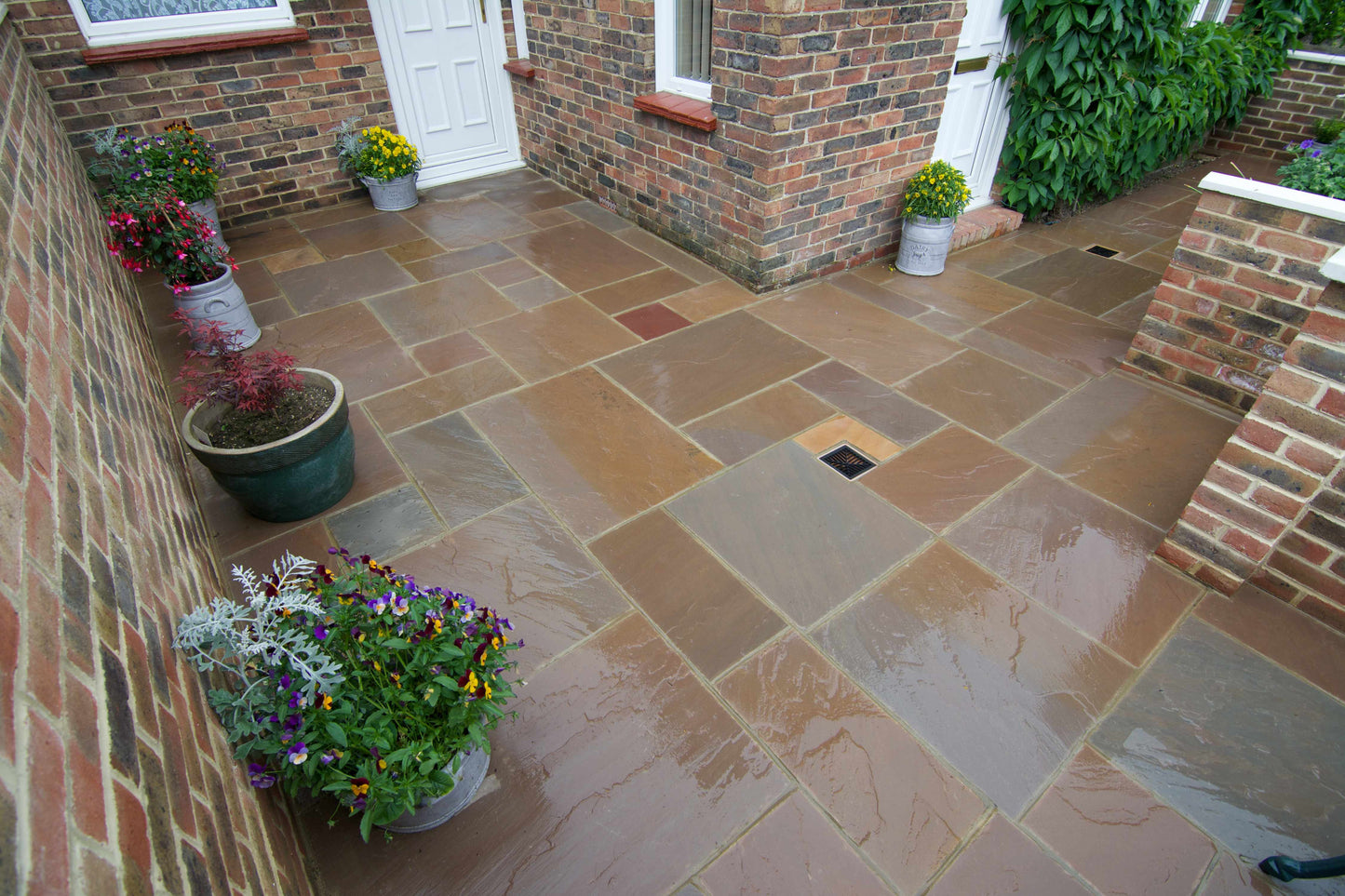 Autumn Brown Indian Sandstone Paving (900x600mm, 18.6m² Single Size Pack 22mm Calibrated Sawn Edge)