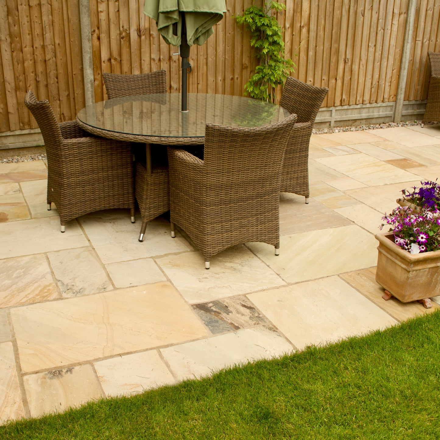 Mint Fossil Indian Sandstone Paving (600x600mm, 18.9m² Single Size Pack 22mm Calibrated)