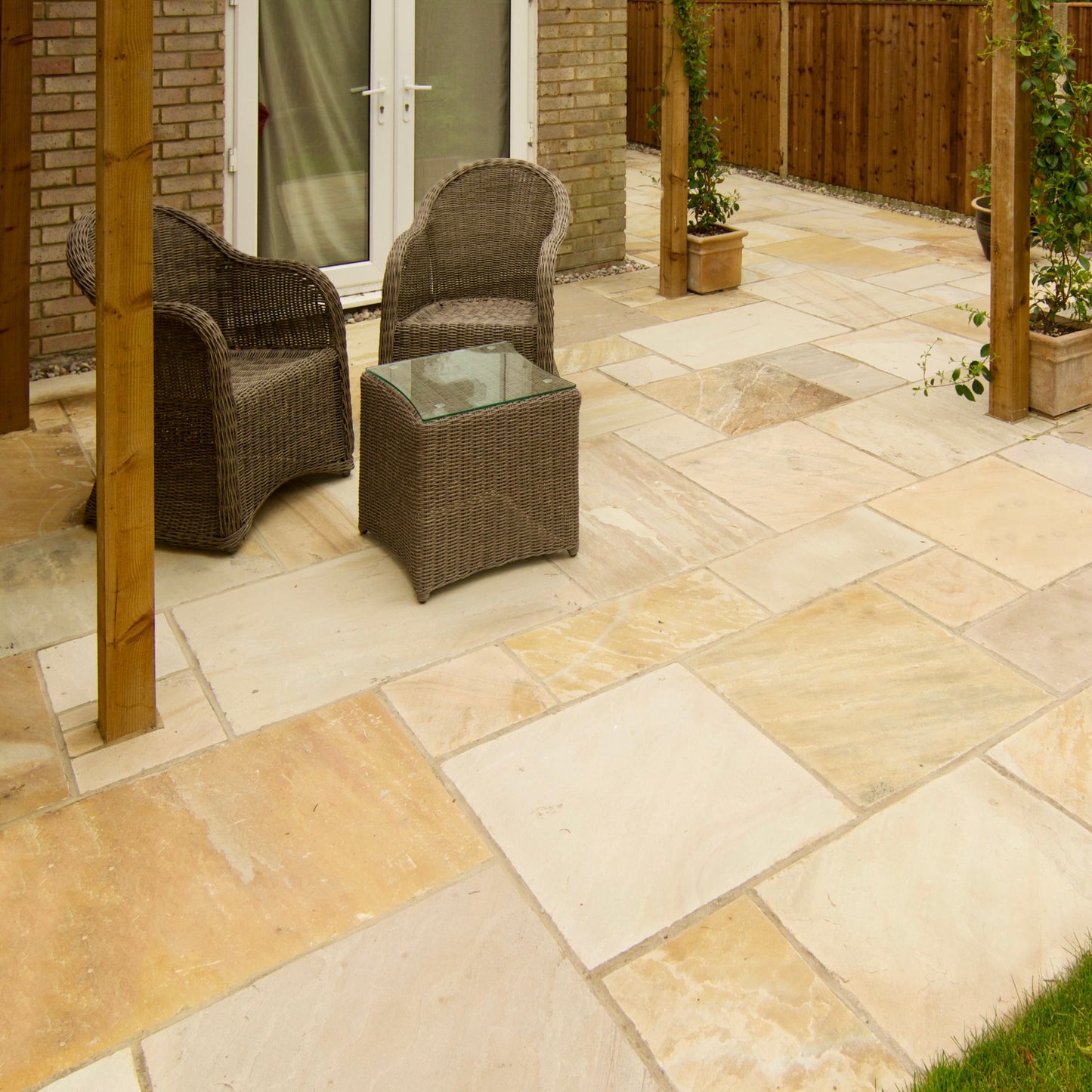Mint Fossil Indian Sandstone Paving (900x600mm, 18.6m² Single Size Pack 22mm Calibrated Sawn Edge)