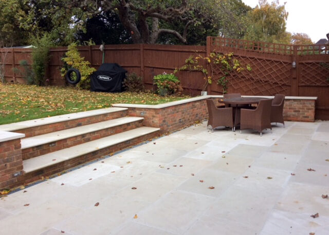 Sawn Pure Mint (Ivory / White) Smooth Indian Sandstone Paving 22mm