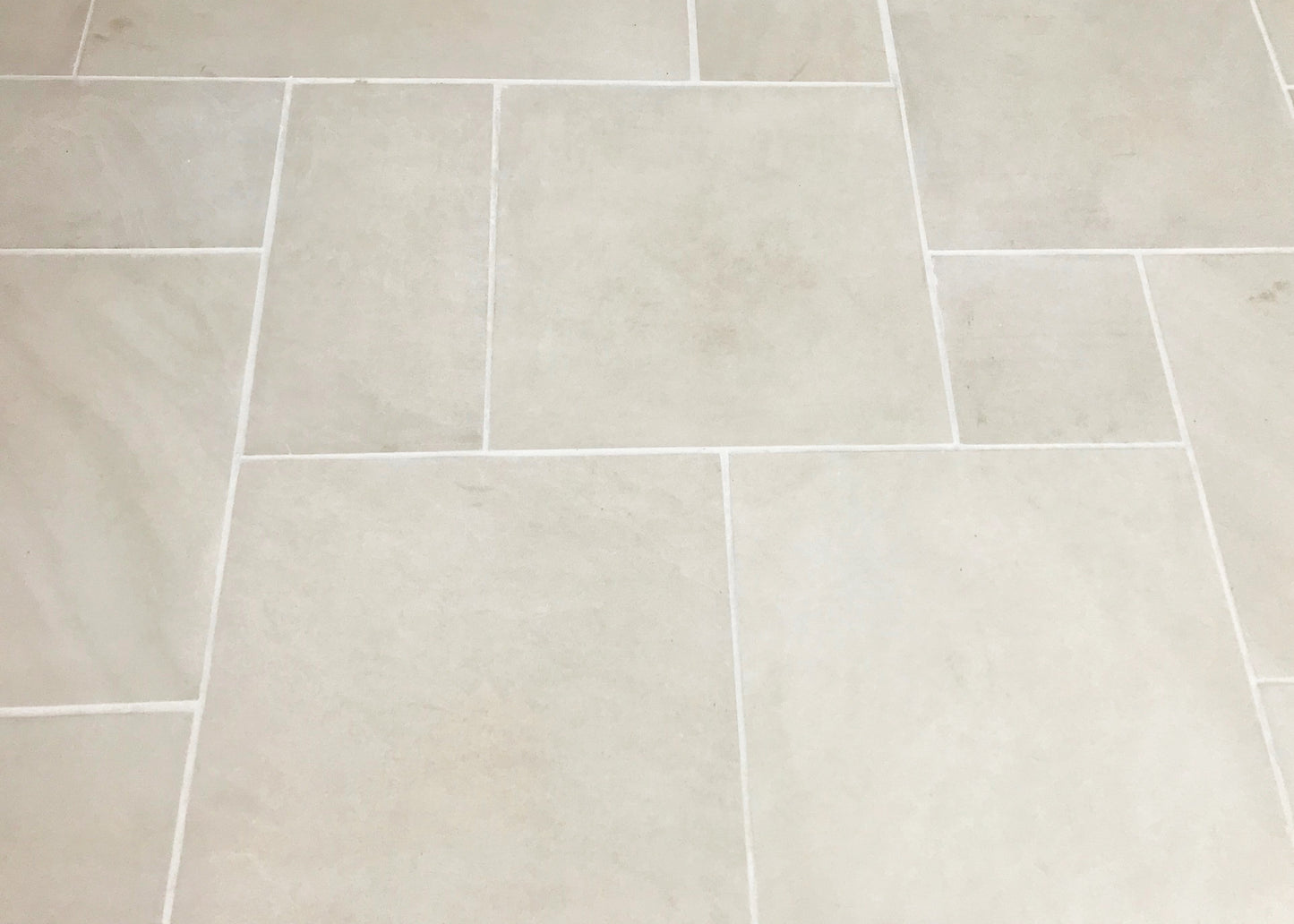 Sawn Pure Mint (Ivory / White) Smooth Indian Sandstone Paving 22mm